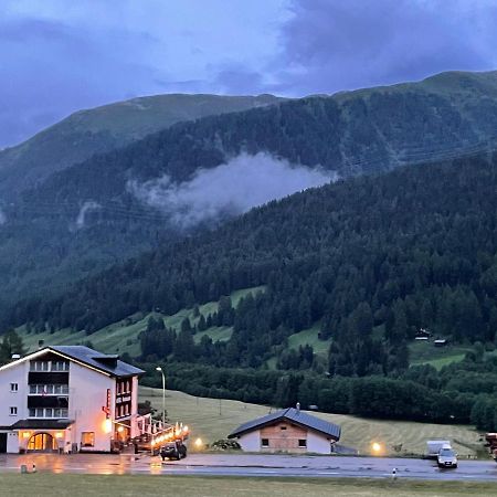 Hotel Restaurant Gommerhof Reckingen エクステリア 写真