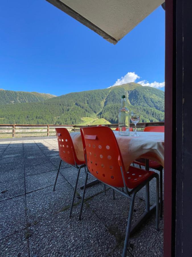 Hotel Restaurant Gommerhof Reckingen エクステリア 写真