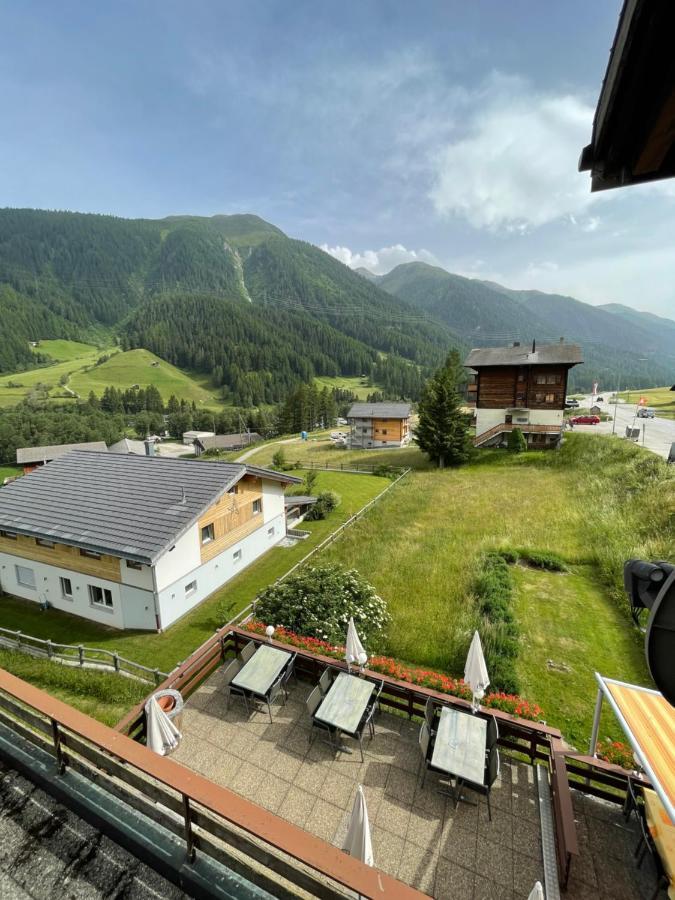 Hotel Restaurant Gommerhof Reckingen エクステリア 写真